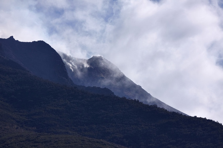 斯特龙博利火山岛屿，从海上火山的看法