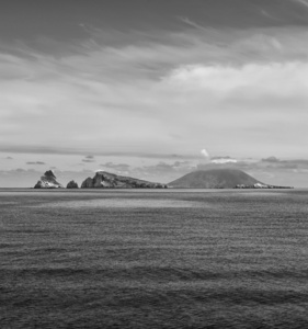 斯特龙博利火山岛屿从海的视图