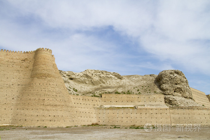 在旧的乌兹别克斯坦布哈拉州堡垒的墙上