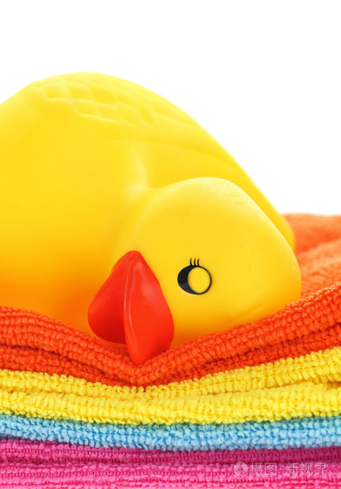 睡着毛巾的黄色橡皮鸭