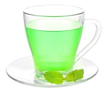 透明杯绿茶薄荷上白色孤立