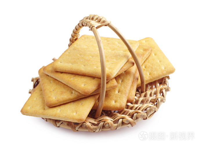 矩形奶酪饼干在柳条编织的篮子