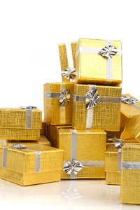 堆的黄金礼品盒