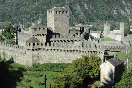 蒙特贝罗和 castelgrande 的城堡