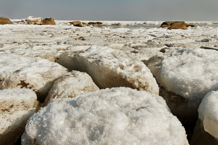 海面上的碎的冰