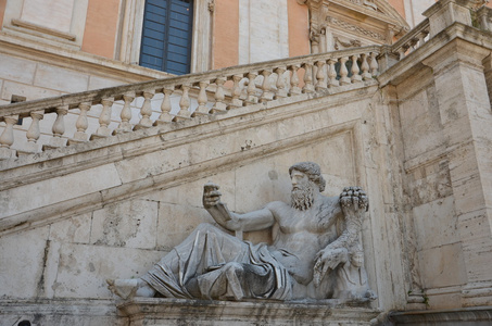 在罗马，意大利国会尼罗河雕像
