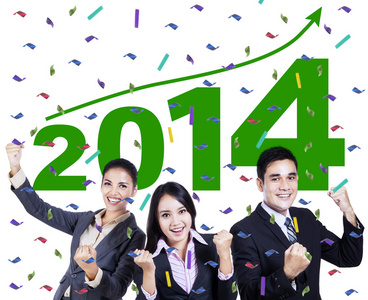 兴奋庆祝新的一年 2014年的商务人士