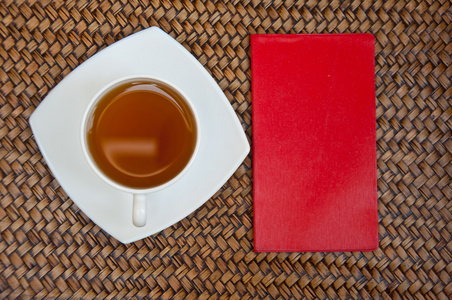 茶和红色的笔记本