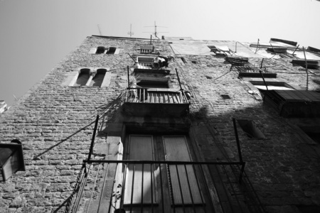 巴塞罗那旧建筑的立面