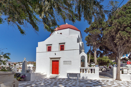 米科诺斯岛上的白色教堂