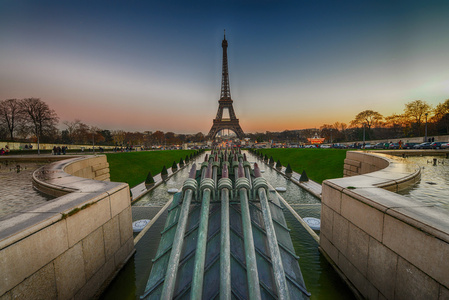 埃菲尔铁塔，巴黎。查看从特罗卡德罗在美丽的花园