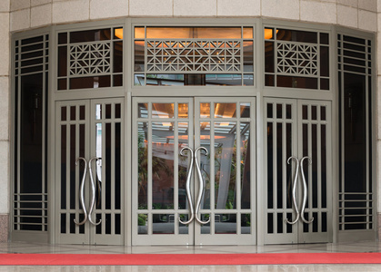 优雅古典大两扇门照片