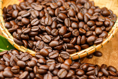 烤咖啡豆。 阿拉伯咖啡