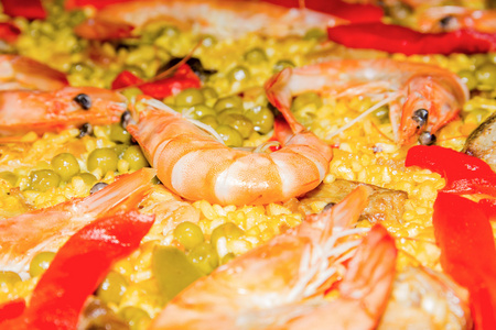 在传统的西班牙肉菜饭虾的细节