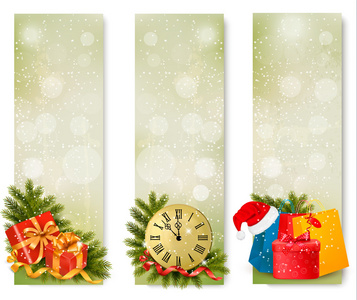 三个圣诞礼品盒和雪花横幅。矢量图