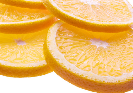 背景与柑橘果实的橙片。特写