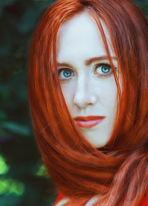 红头发的女人肖像