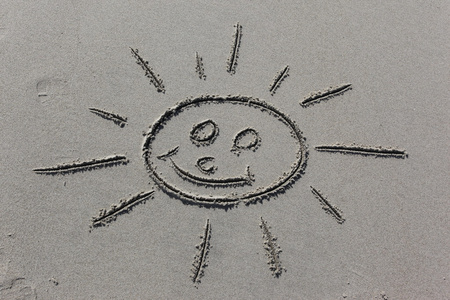 在沙滩上的太阳图像