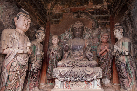 天水麦积山山七寺庙雕像