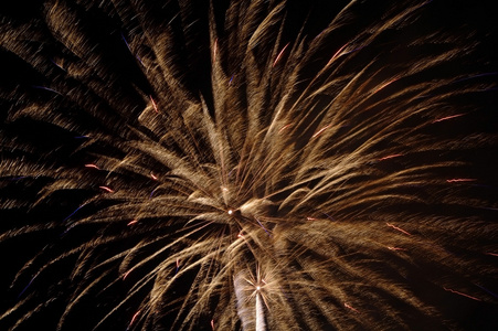 七彩烟花在夜空照片