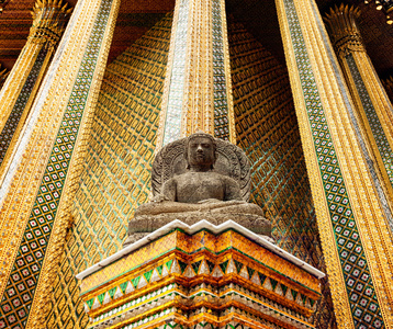 在泰国的大佛石像