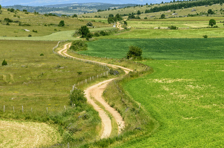 这条 lozere 山区乡村小路