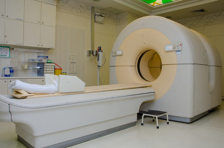 在医院的复杂核磁共振成像扫描仪。