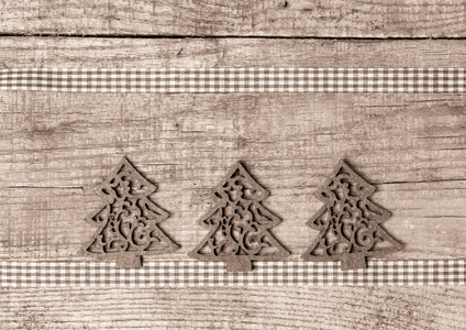 圣诞树和丝带装饰物