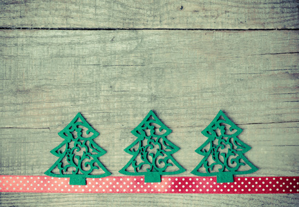 圣诞树和丝带装饰物
