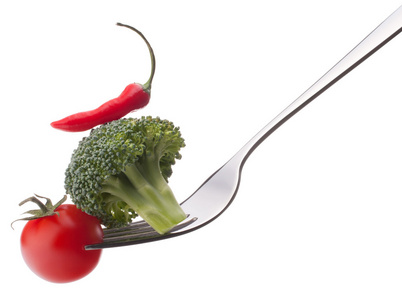 新鲜原料蔬菜上叉上白色背景抠图隔离