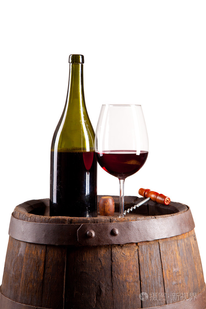 酒桶孤立在白色背景上
