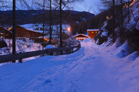 高山滑雪度假村 solden 奥地利在日落时