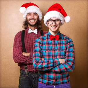 两种情感圣诞老人穿着时髦的衣服