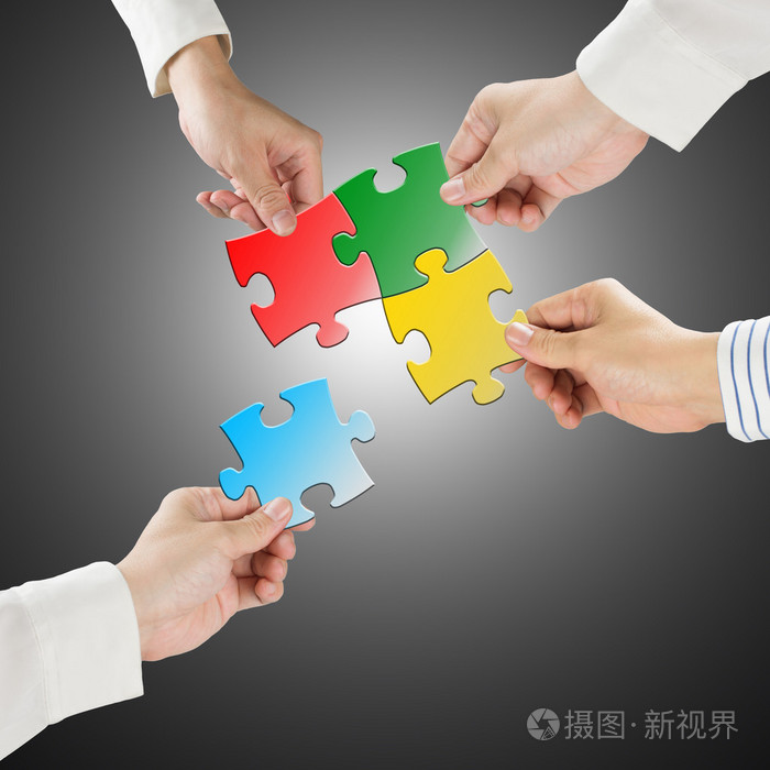 团队工作的概念 双手握拼图连接彼此gr照片 正版商用图片1drr 摄图新视界 团队工作的概念 双手握拼图连接彼此gr照片 正版商用图片1drr 摄图新视界