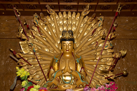 佛教寺庙。金塑像的佛中国陕西省西安南部 西安，西安