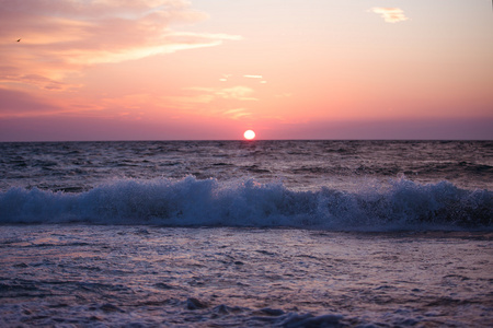 海上日出