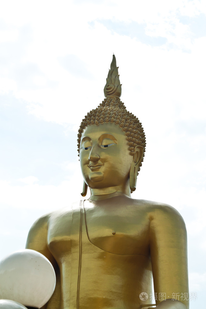 泰国黄金佛雕像