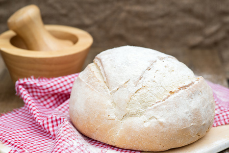 新鲜出炉的法国痛苦德运动的一条面包