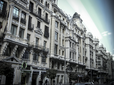 gran via，在马德里，西班牙，欧洲的首都街头