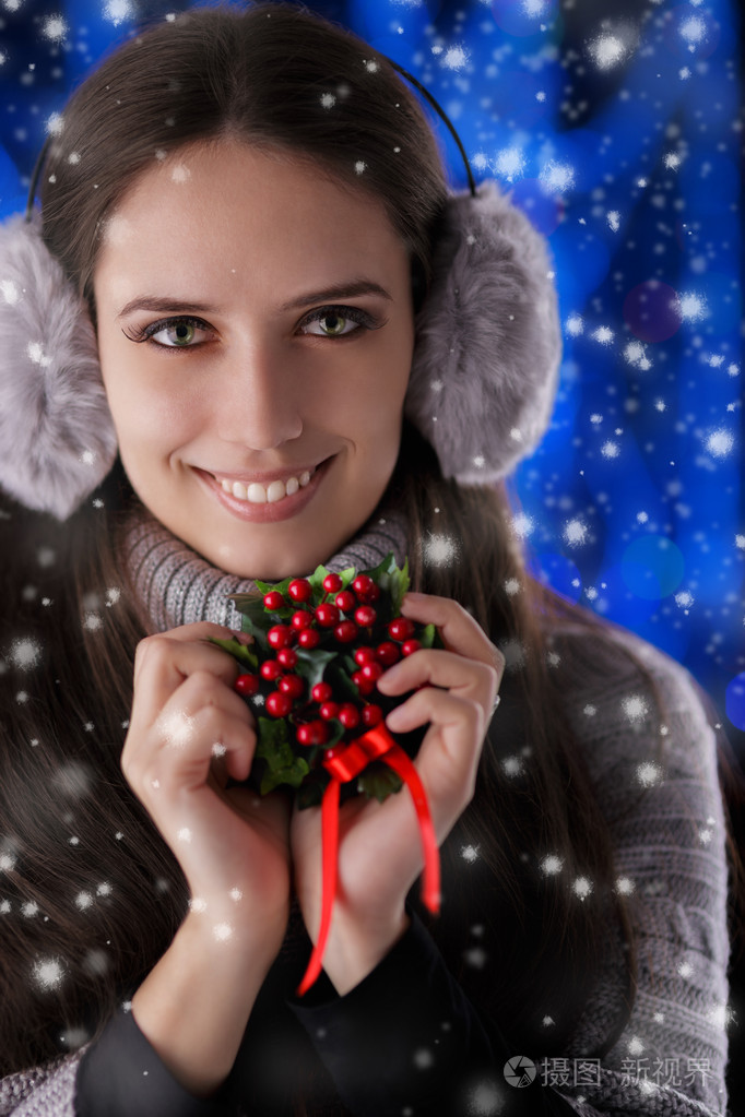 冬姑娘举行圣诞装饰