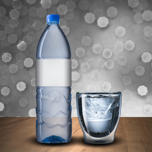 玻璃和瓶水