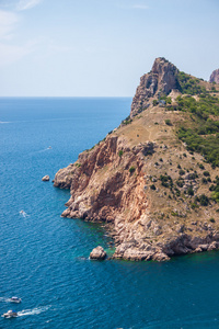 夏天视图海岸。苏达克海滩。乌克兰黑海