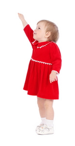 在孤立的白色背景上的红色短裙的漂亮的小女孩