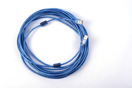 孤立的蓝色的 usb 电缆