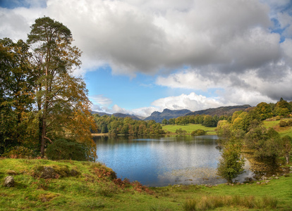 坎布里亚郡的 loughrigg 塔恩