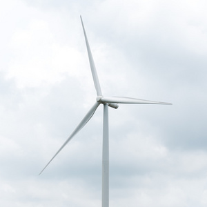 针对多云的天空的风电场的风力发电机组