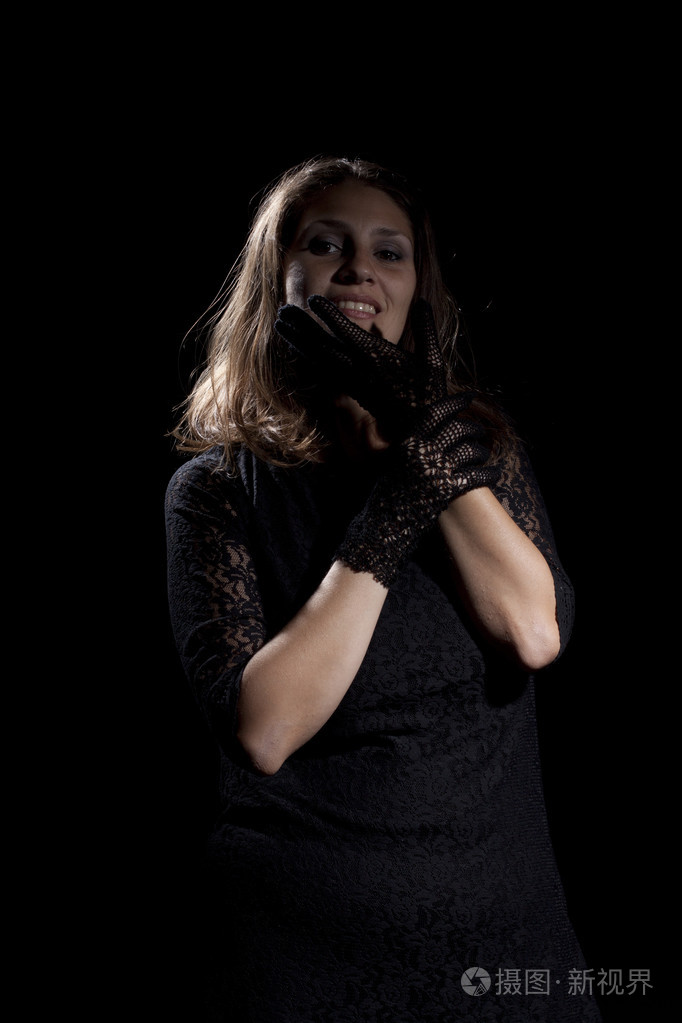 带着手套的女人