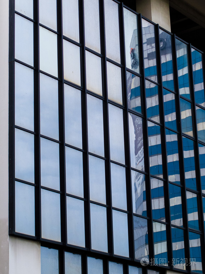 城市建筑玻璃橱窗