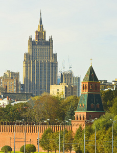 莫斯科，克里姆林宫塔和摩天大楼