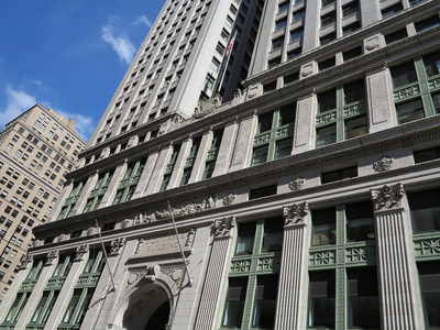 公平大厦入口在纽约展示错综复杂的建筑